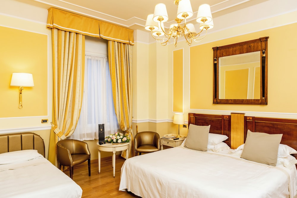 غرفة كلاسيكية ثلاثية بثلاثة أسرّة، Bristol Palace 2/3