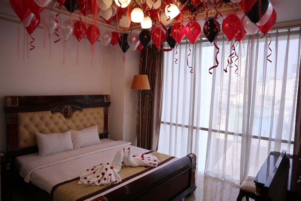 Happy Land Hotel 25/69