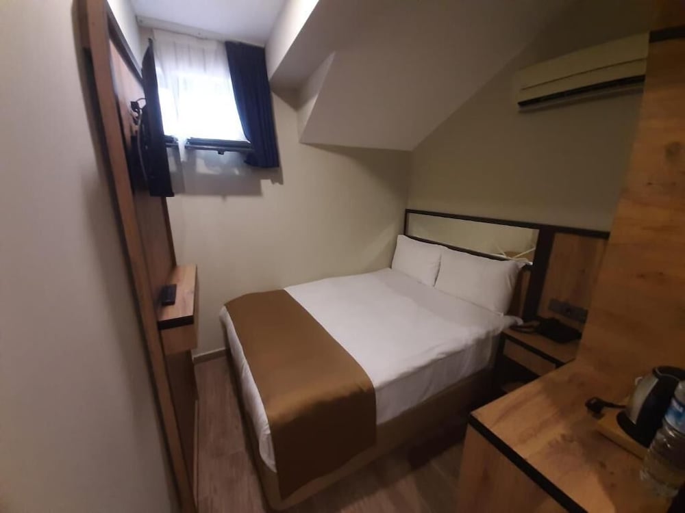 Economy, Basement, Twin Beds