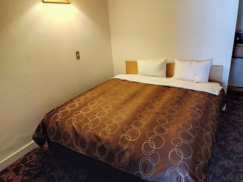 JAPANESE WESTERN, TWIN BEDS, LAKE VIEW