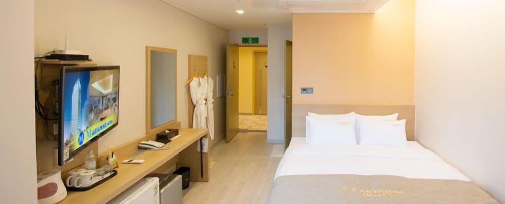Marianne Hotel 17/40
