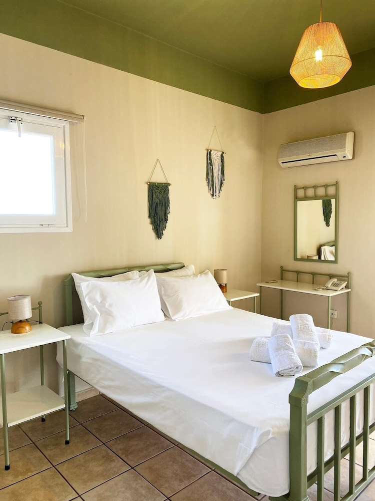 Agnadi Syros Studios & Rooms 8/50