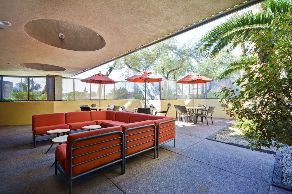 Lobby at Doubletree By Hilton Phoenix North, PHOENIX - AZ