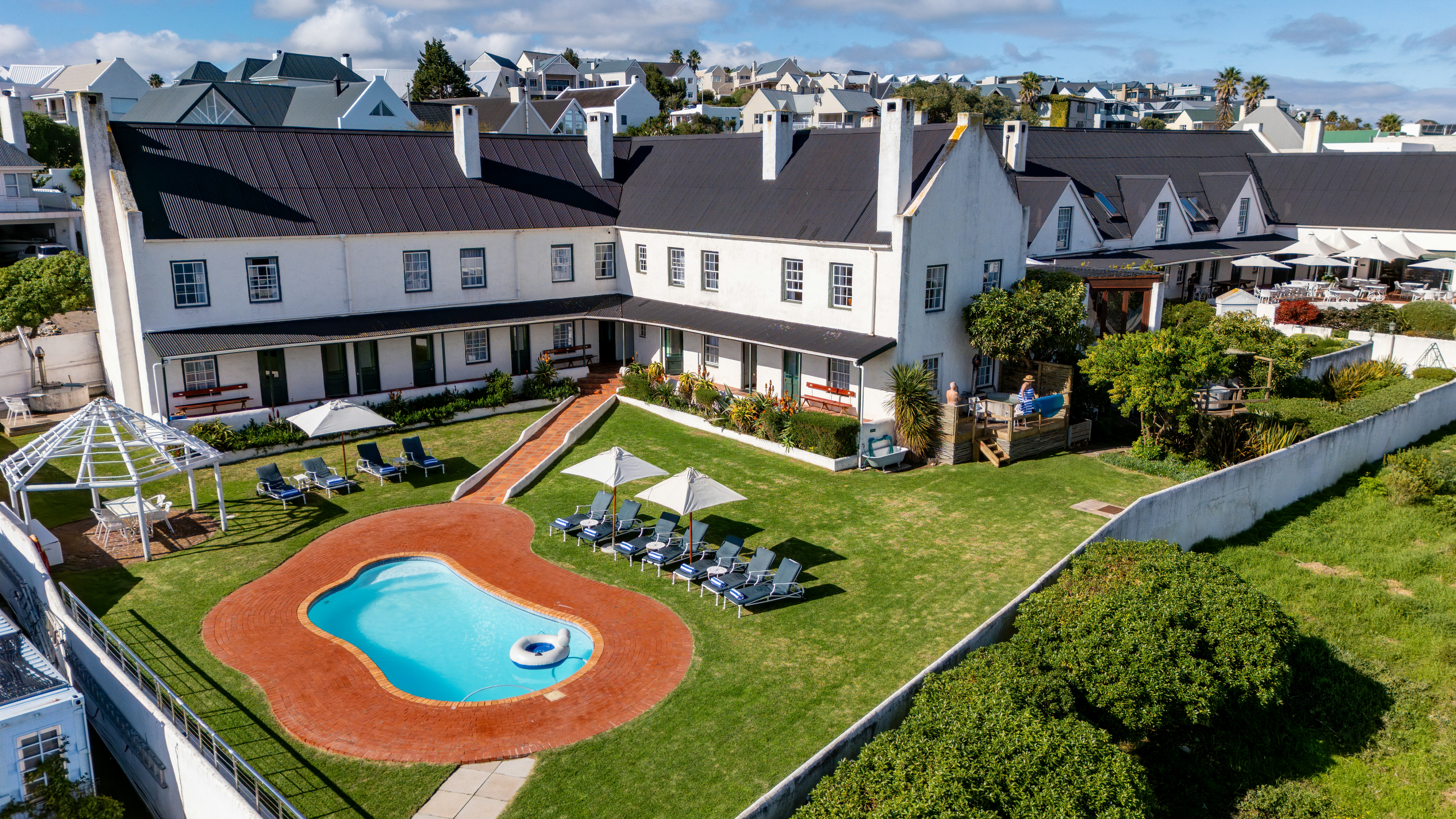 The Farmhouse Hotel 43/45