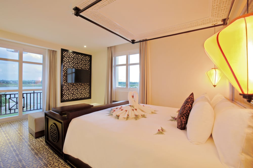 Royal Riverside Hoi An Hotel 28/75