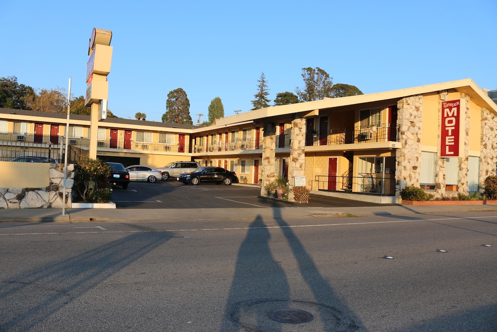 The Islander Motel 31/46