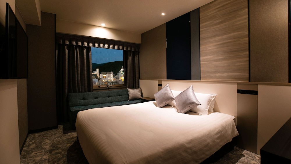 Renovated, Queen Bed