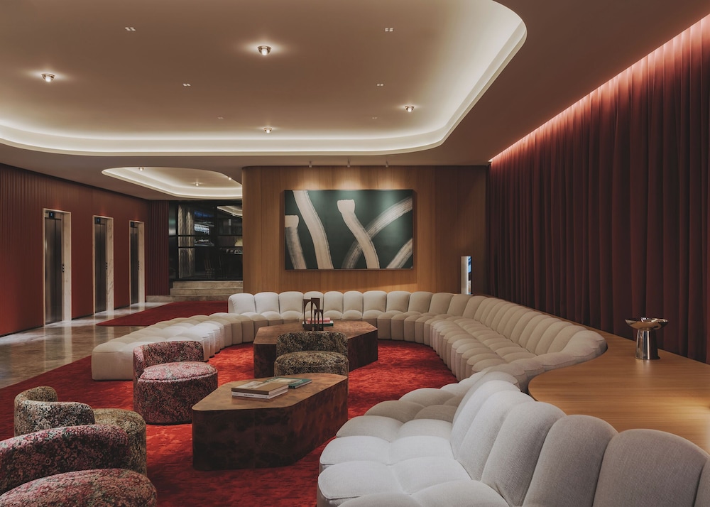 Gallery Hotel 54/75
