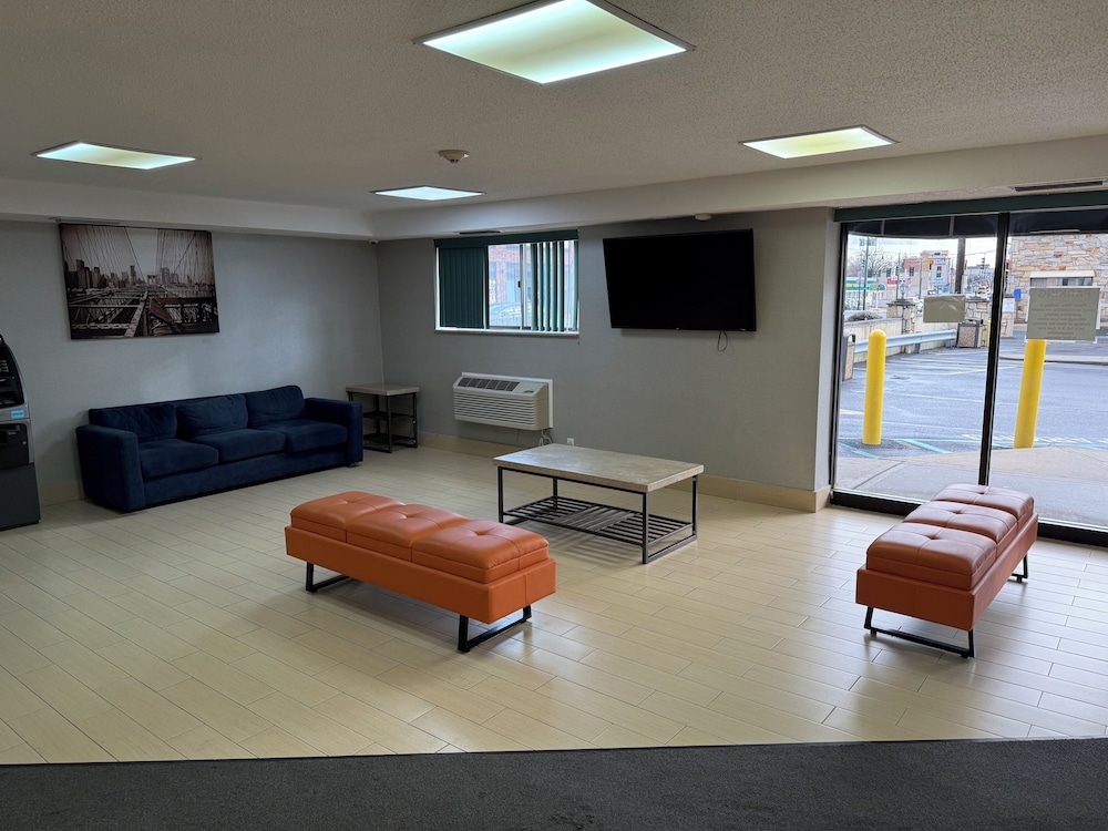 The Floral Park Motor Lodge 40/56