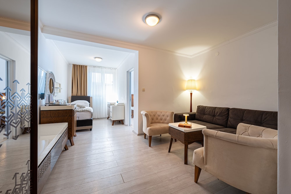 Hotel Adrovic 49/74