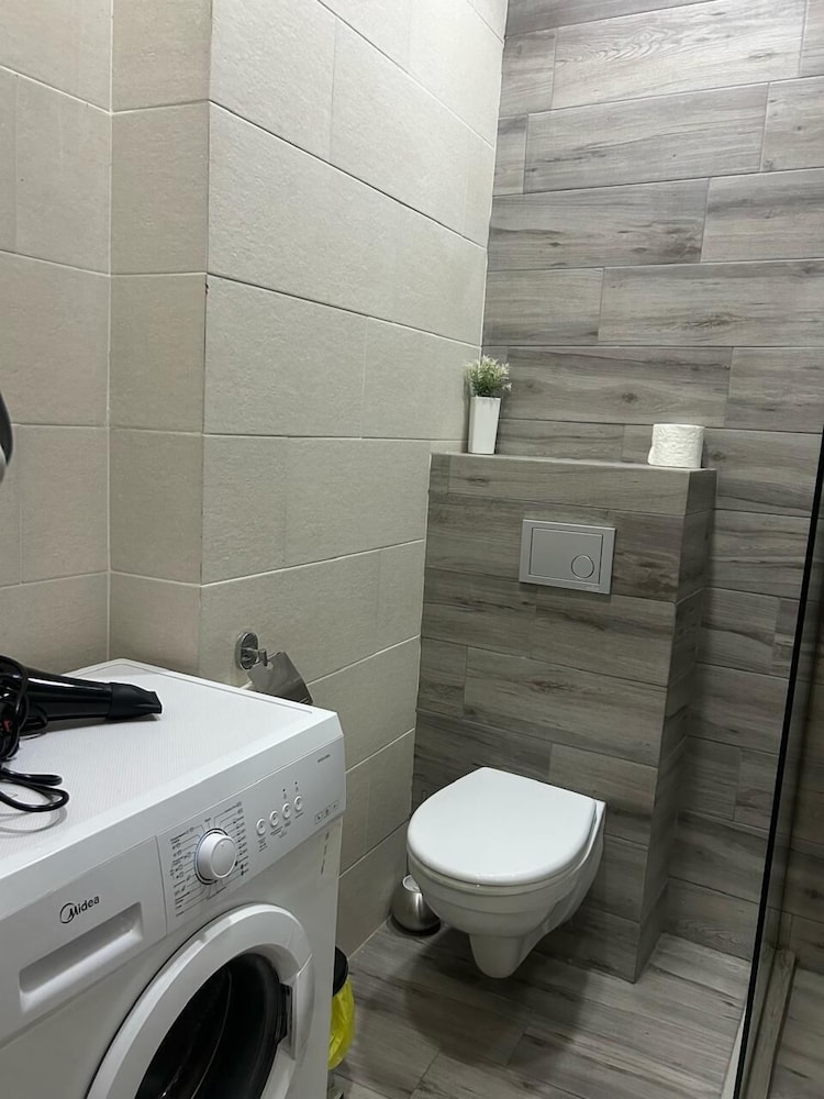 Vazi Aparthotel 45/49