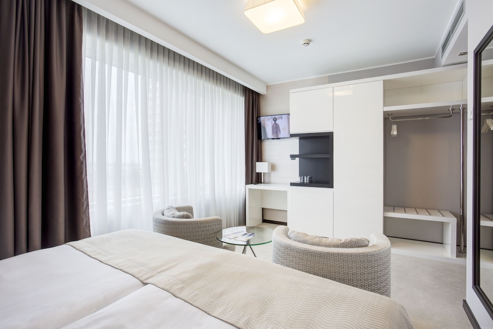 Heritage Hotel 20/50