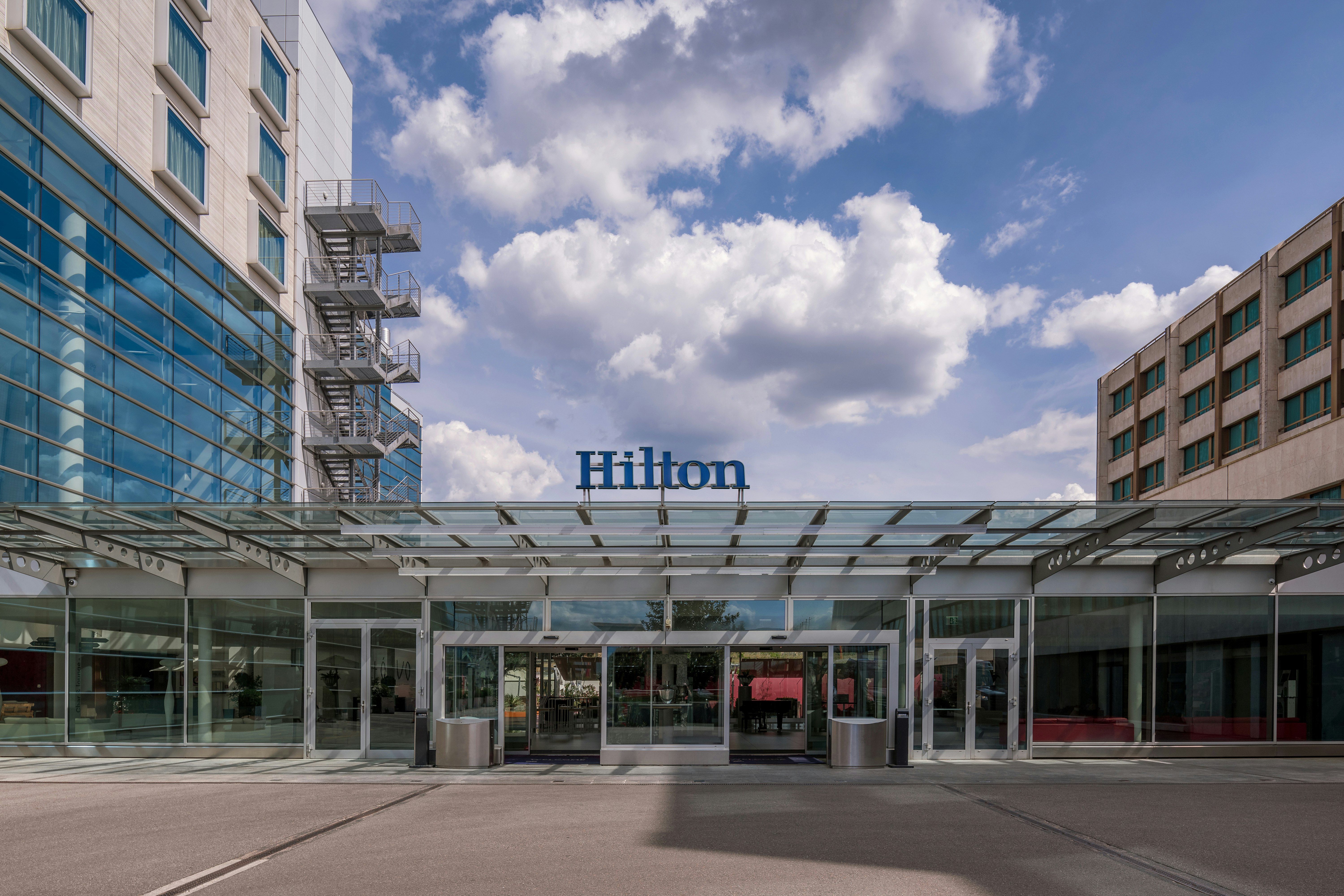 Hilton Geneva Hotel and Conference Centre (EX-Starling E EX-Crowne) 77/81