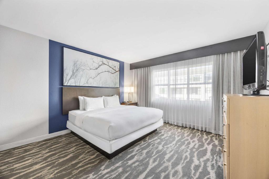 2 ROOMS, PREMIUM, SUITE, KING BED