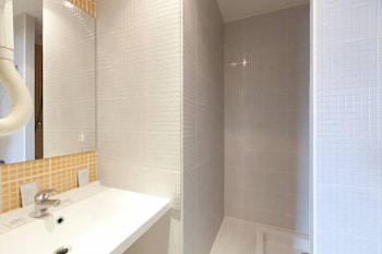 Orly Superior Hotel 54/57