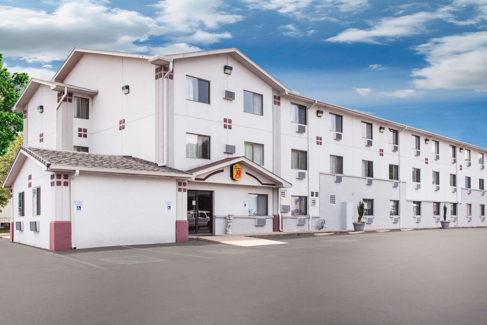Super 8 by Wyndham Hot Springs 1/22
