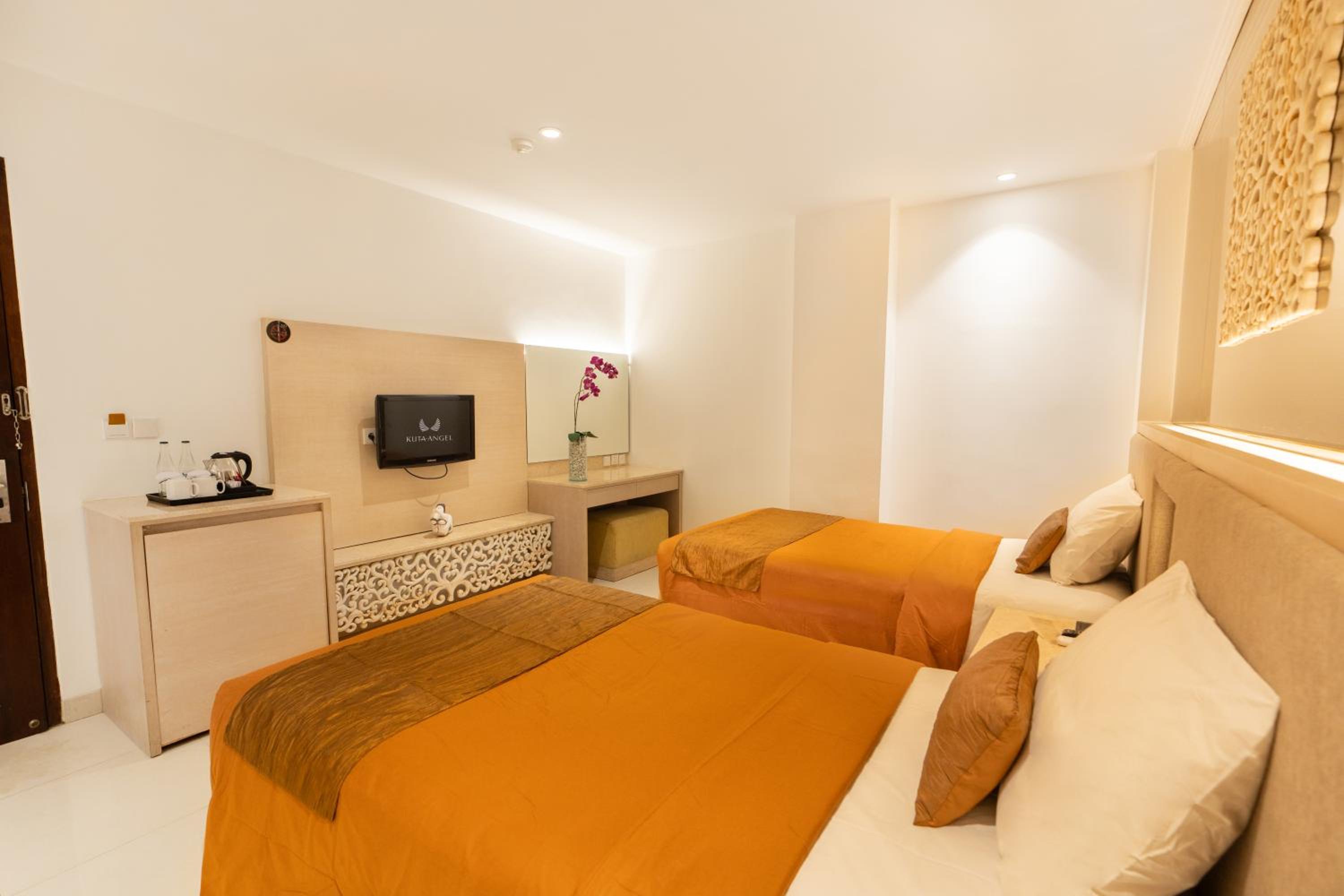 DELUXE, TWIN BEDS
