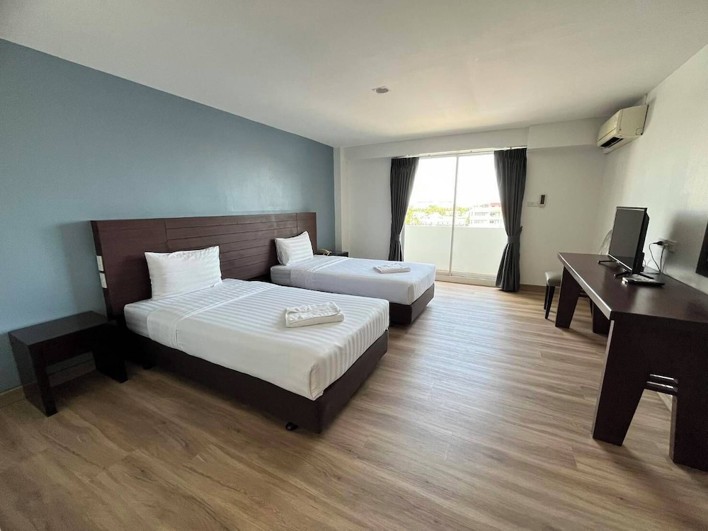 1 BEDROOM, DELUXE, TWIN BEDS