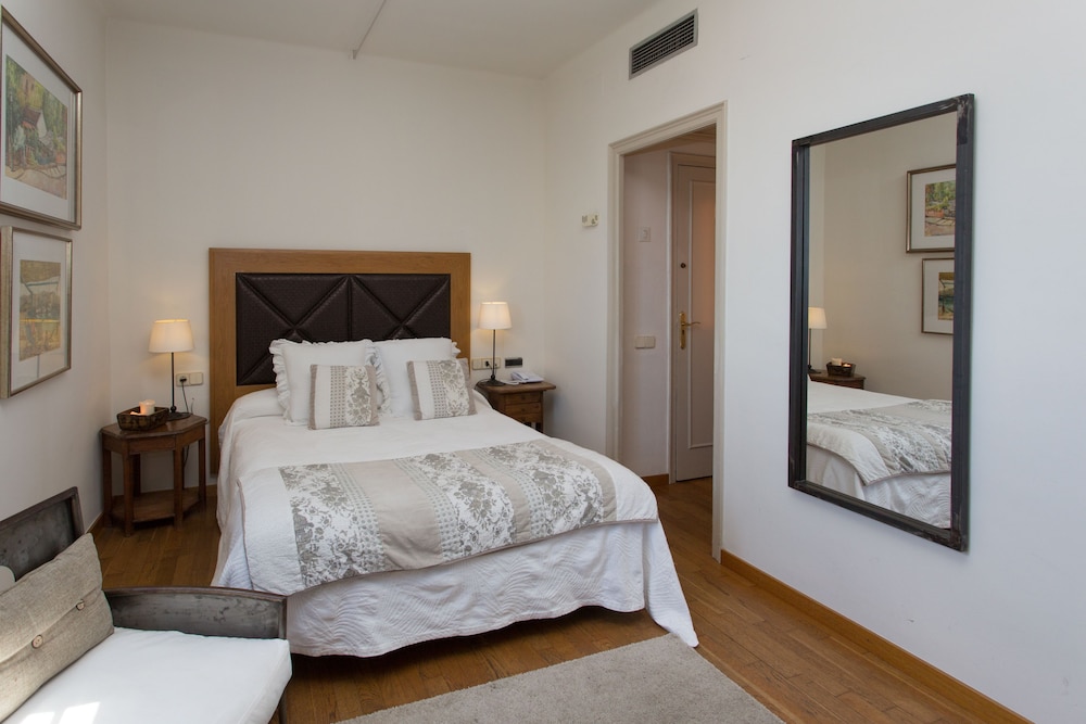 Hostal De La Plaaa 7/49