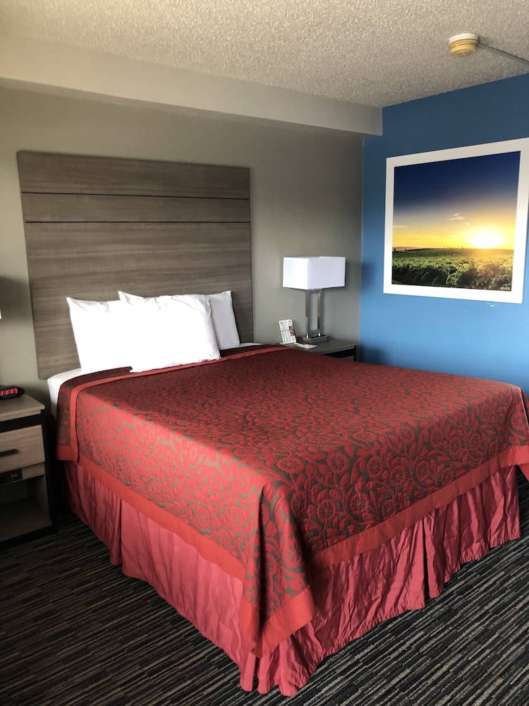 Days Inn by Wyndham Central San Antonio NW Medical Center 19/40