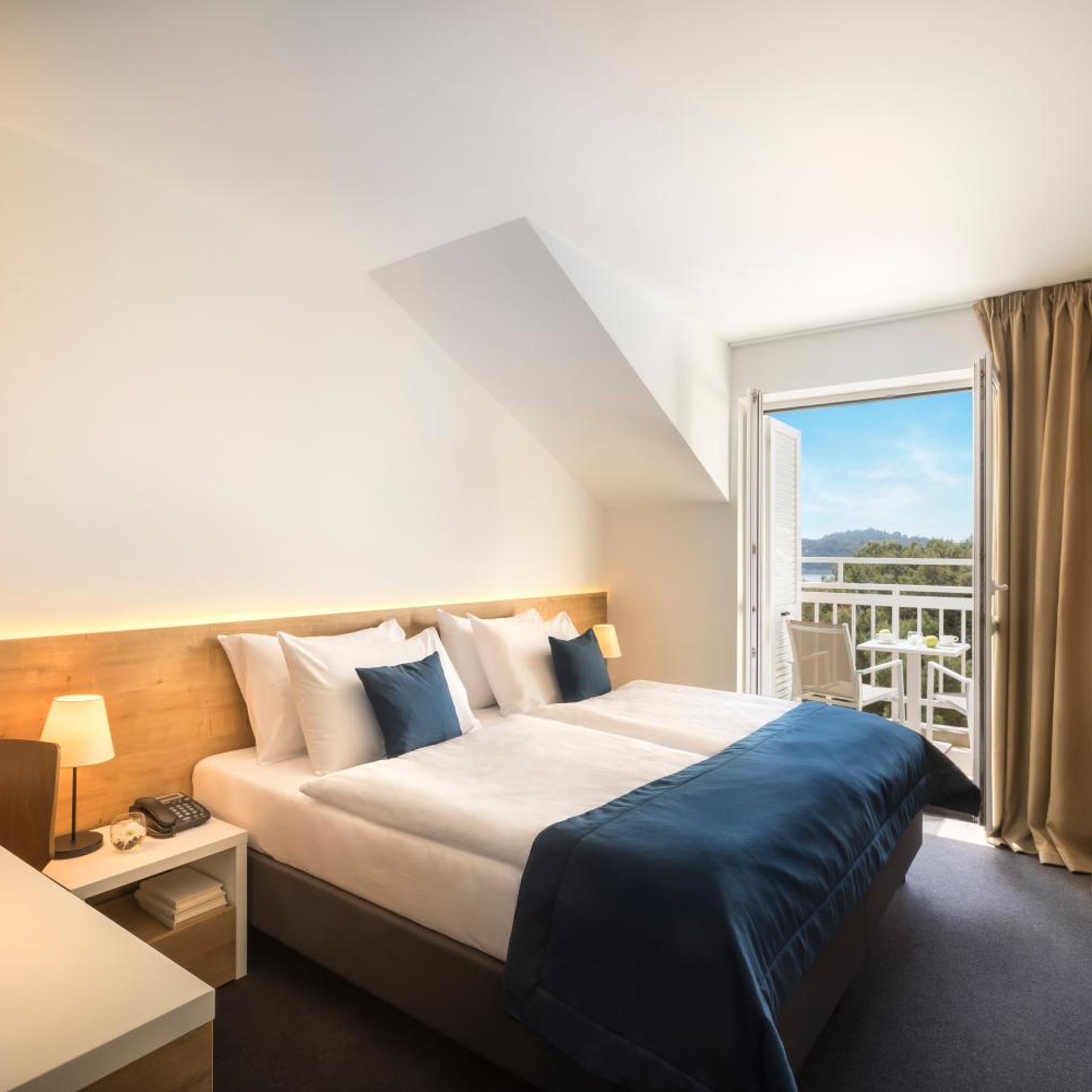 Room, Double Bed, Side Sea View, Balcony