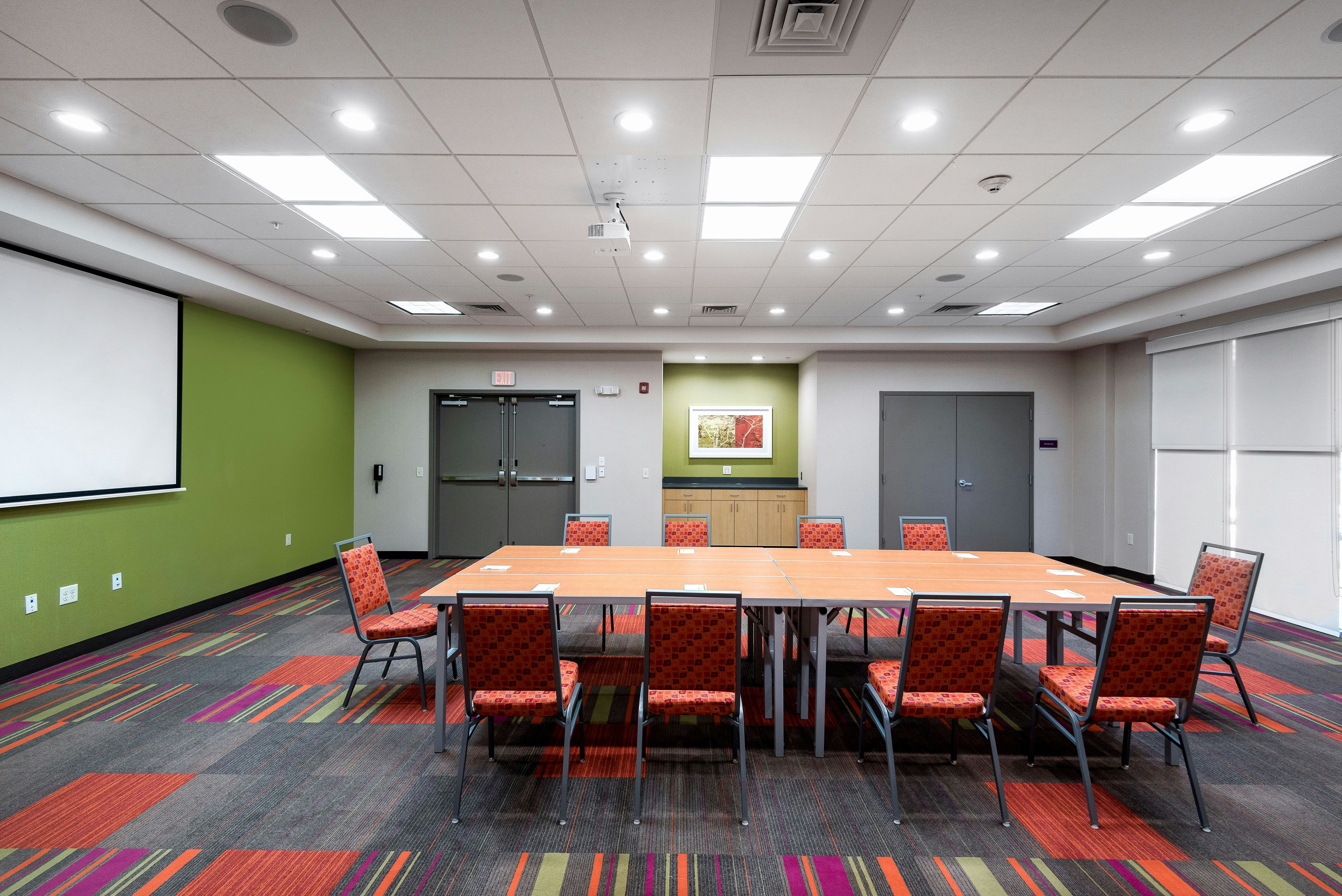 HOME2 SUITES BY HILTON CHARLOTTE UNIVERSITY RESEARCH PARK 16/22