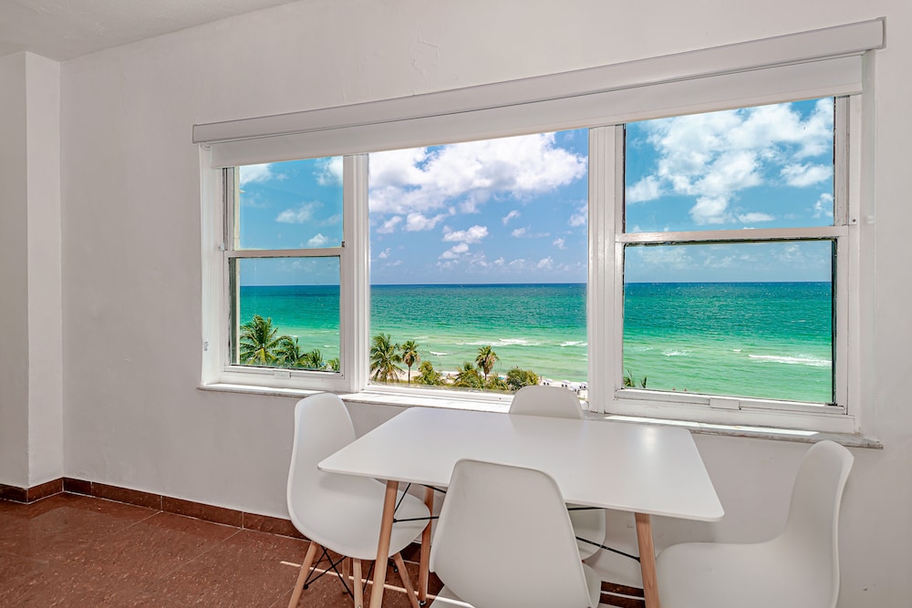 Beach Front Studio 28/50