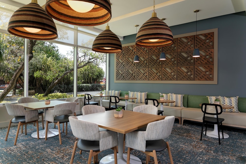 Hyatt Place Bayamon 50/65