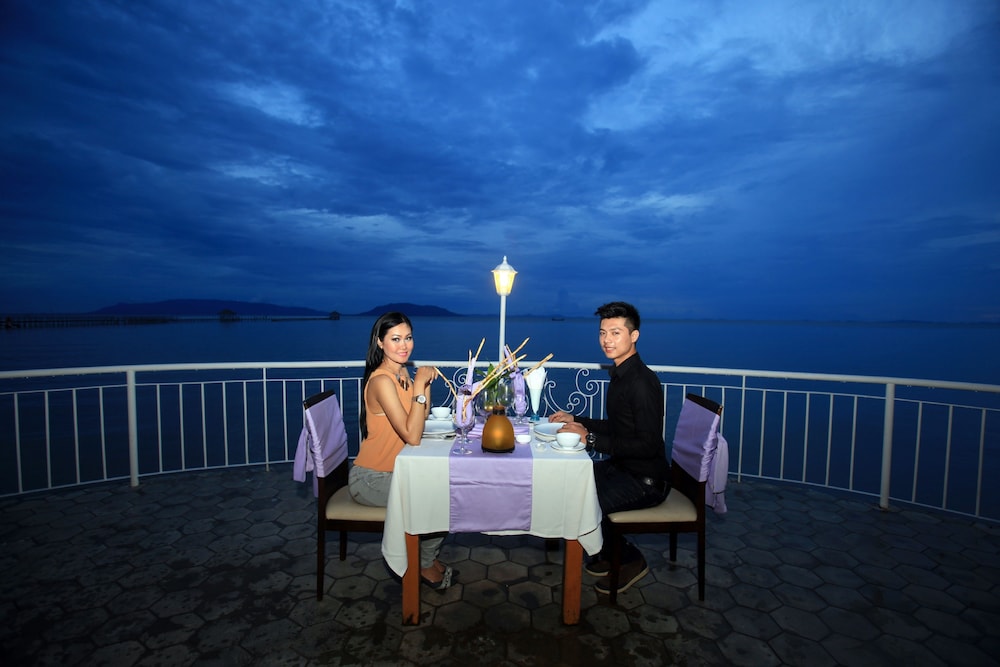 Nataya Roundhouse Coral Bay Resort and Spa 46/51