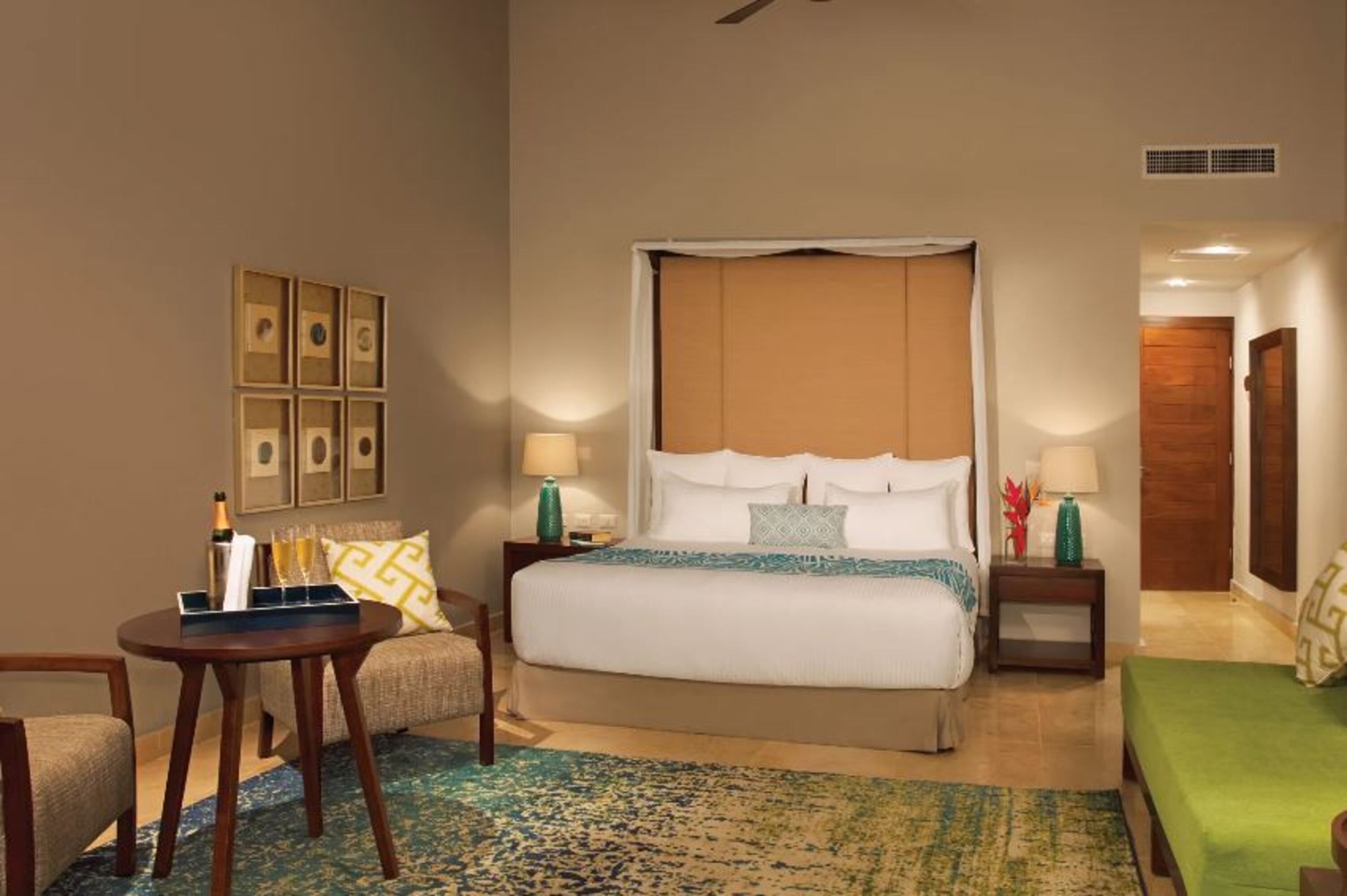 Honeymoon, Preferred Club, Suite