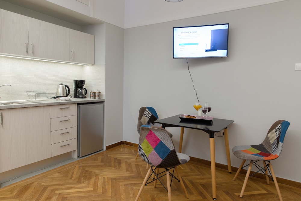 Hellenic Hospitality House 42/50