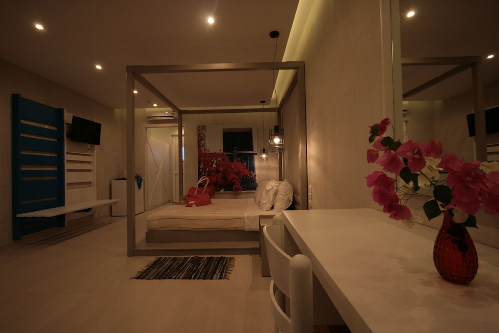 Irina Beach Hotel 40/68