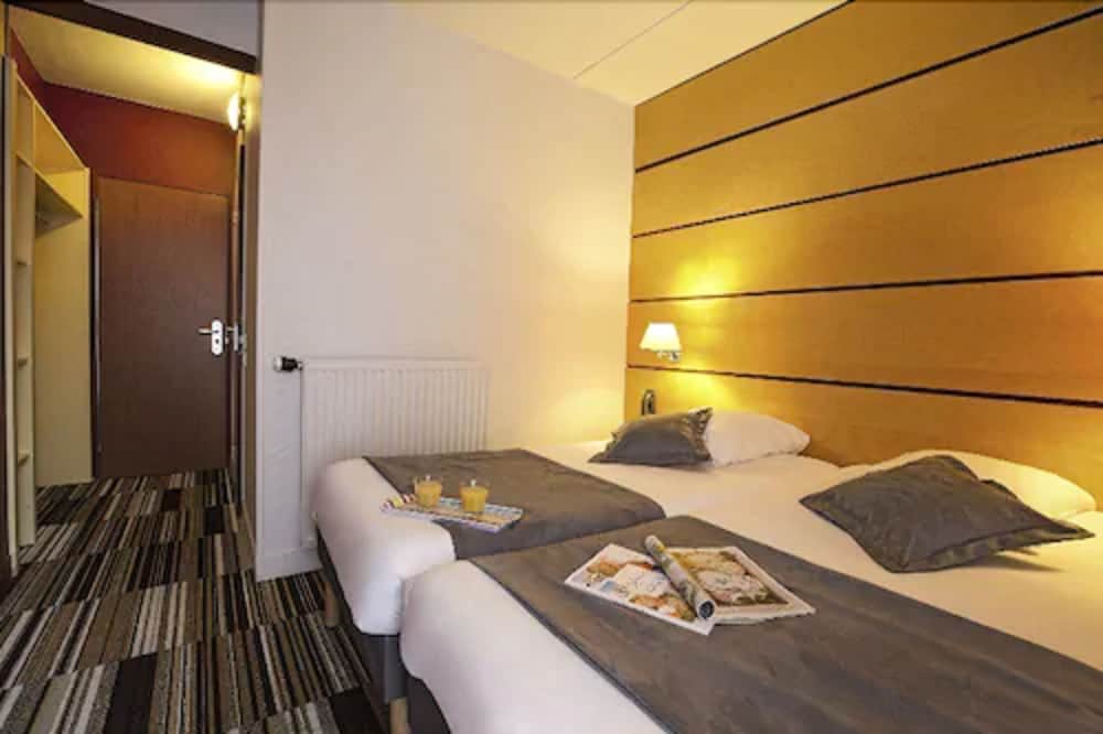 ROOM, TWIN BEDS