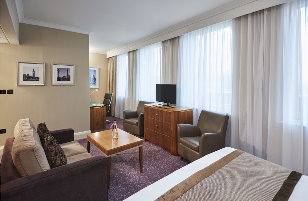 Crowne Plaza Ealing 47/76
