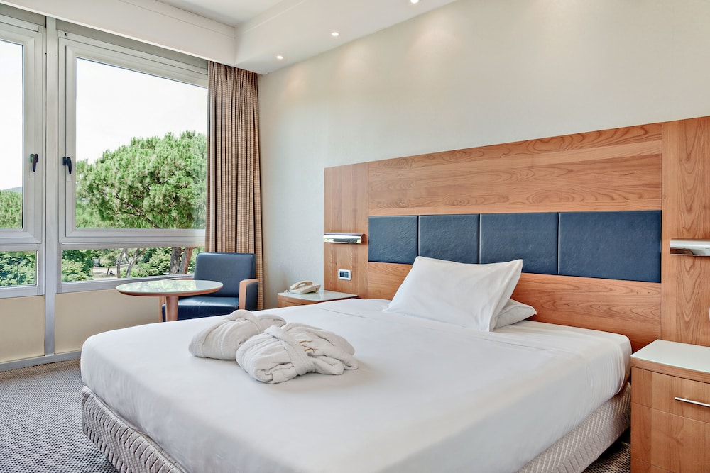 EXECUTIVE, DOUBLE BED
