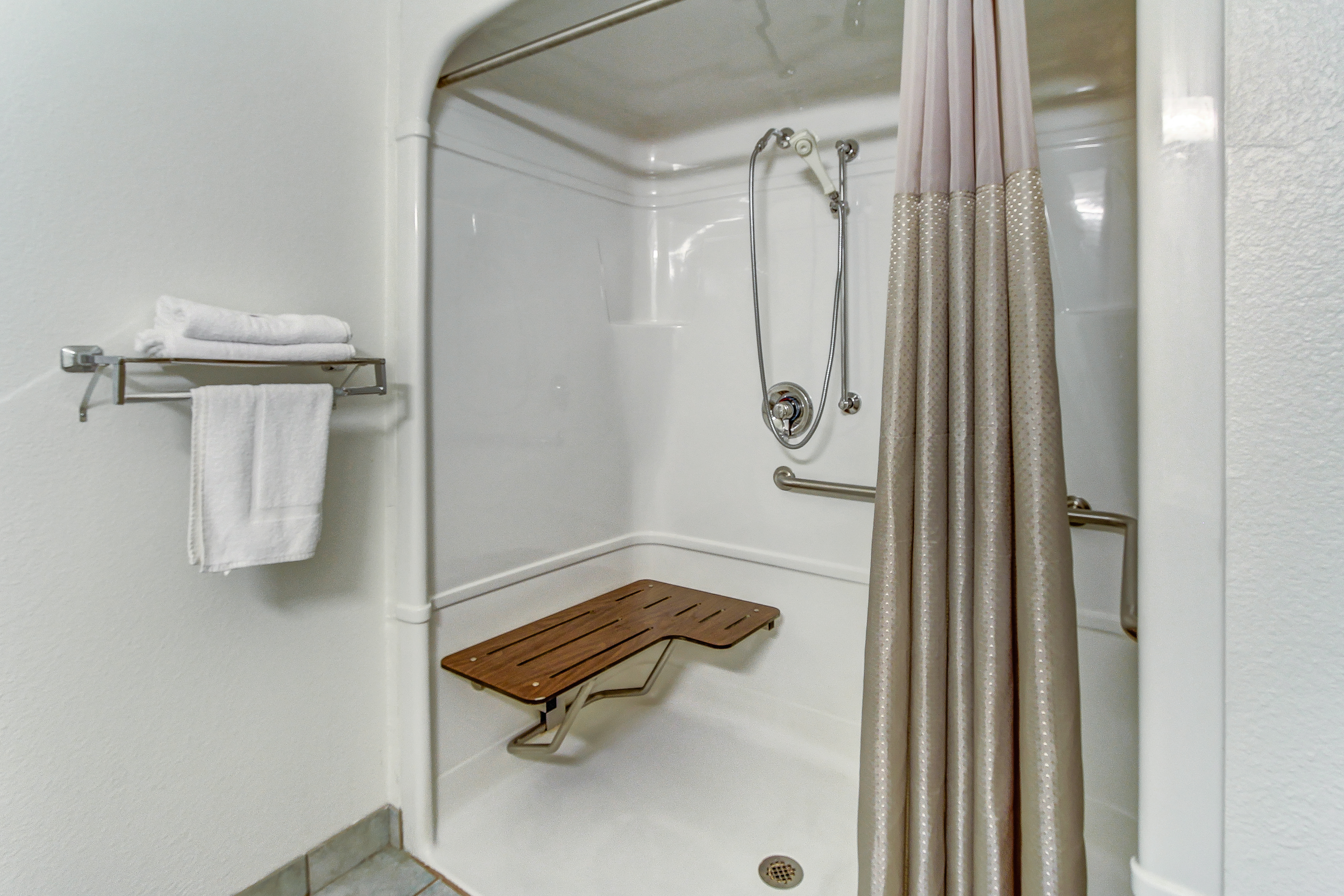 غرفة بسرير كوين، Motel6 Medina, OH - Cleveland 6/6