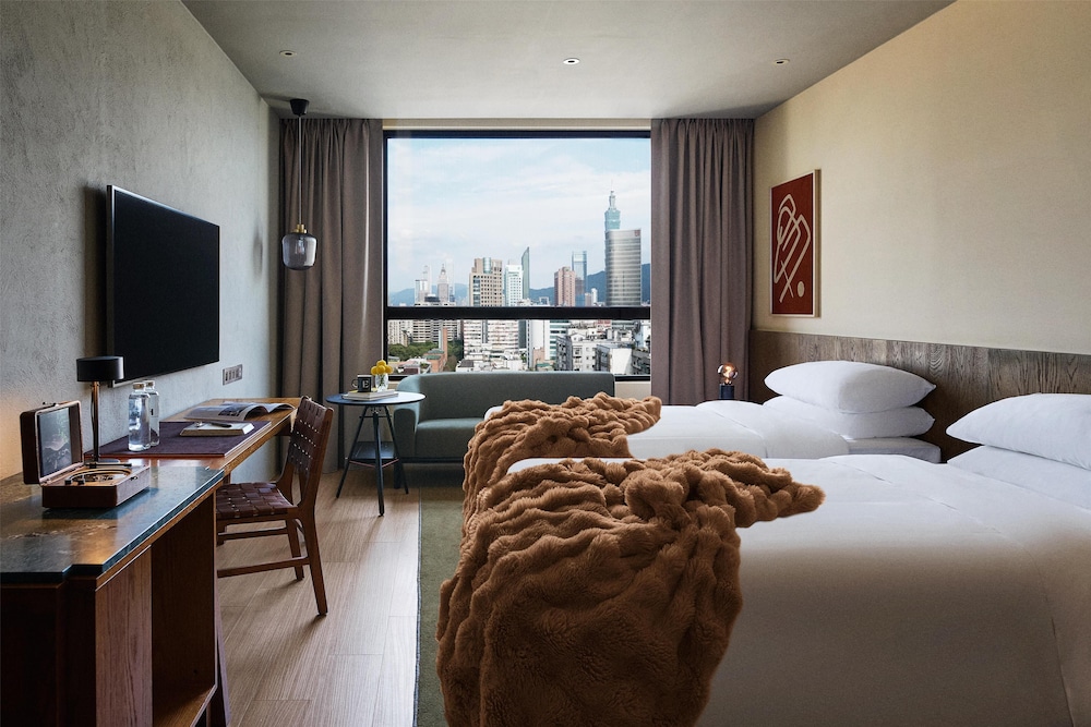 ROOM, TWIN BEDS, CITY VIEW