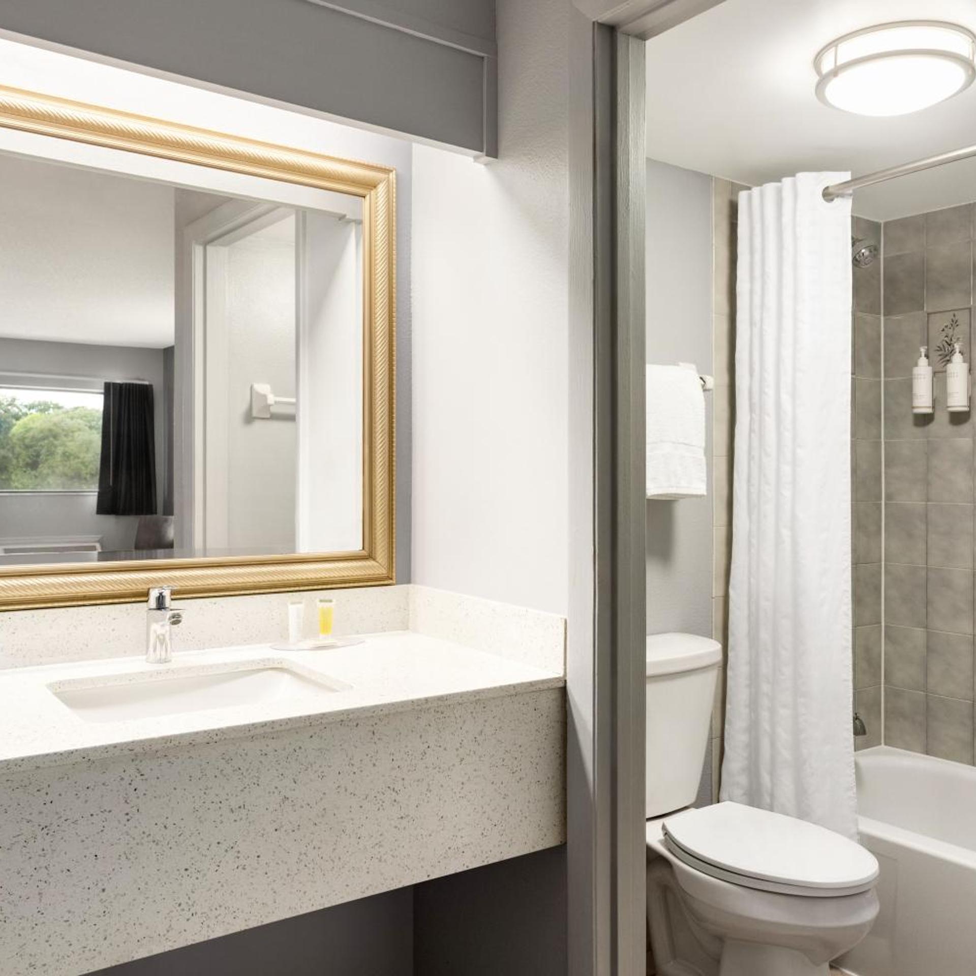 Home Inn & Suites Orlando-Apopka 17/21