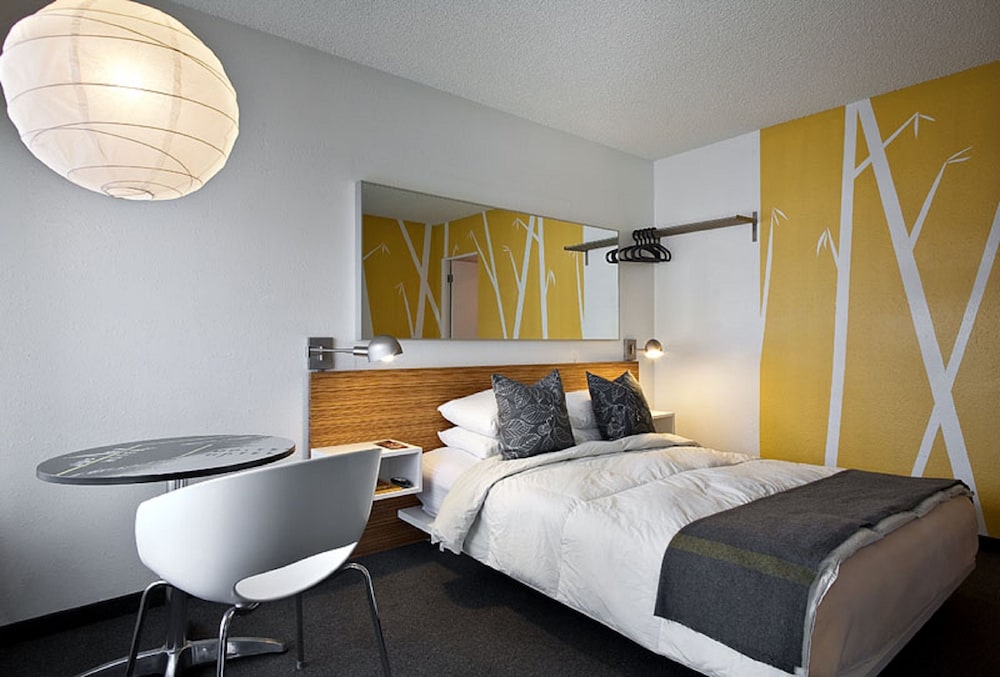Jupiter Hotel 14/71
