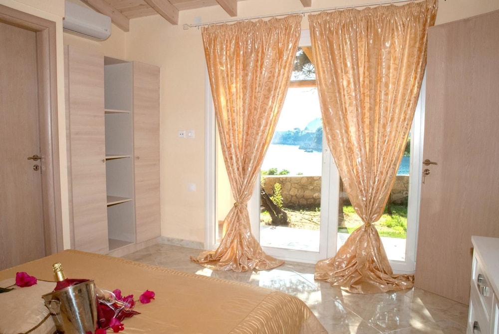 Blue Princess Beach Resort 48/70