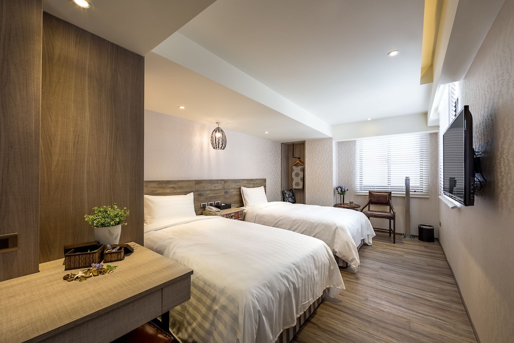 Lan Kwai Fong Garden Hotel 15/66