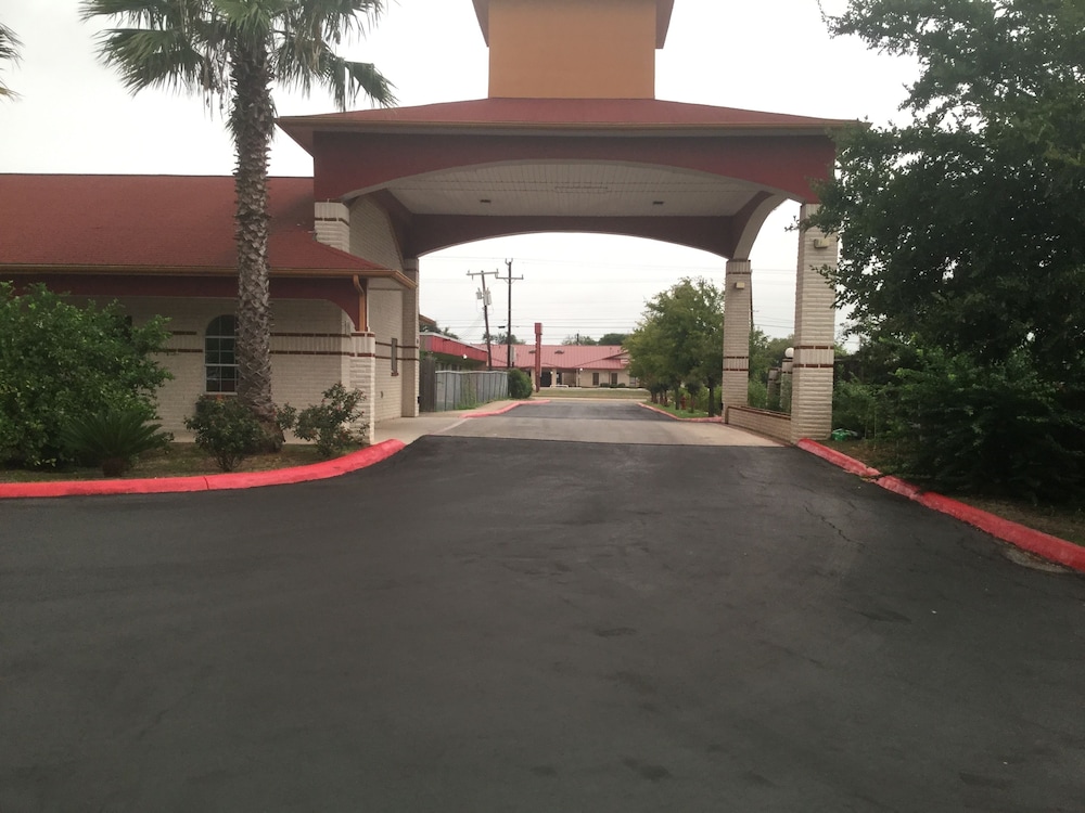 Palace Inn 35/40