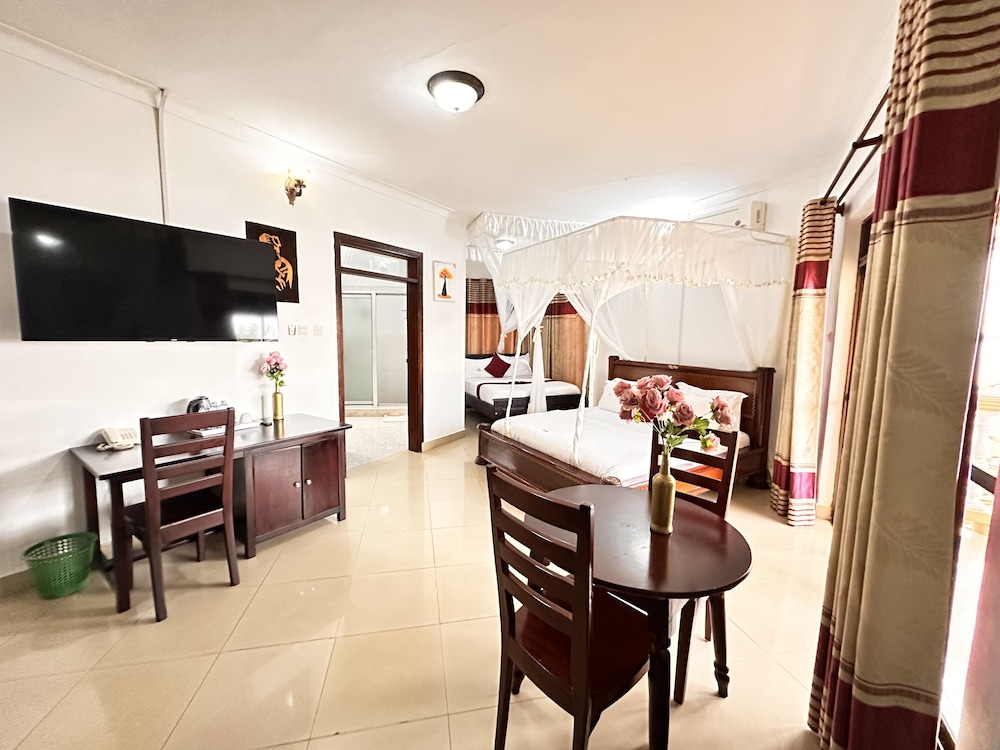 Sienna Beach Hotel Entebbe 50/50