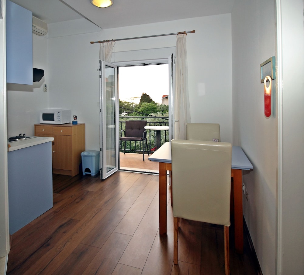 Bacan Serviced Apartments 44/64