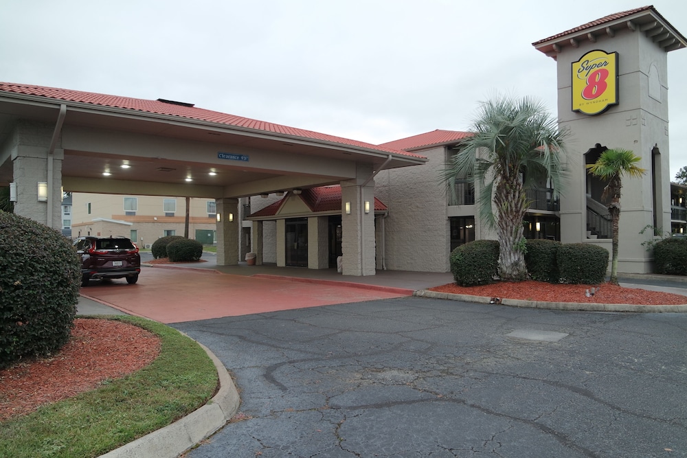 Super 8 by Wyndham Savannah 36/51