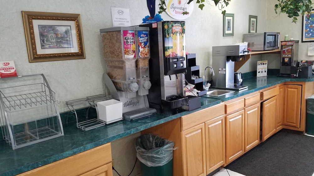 Super 8 By Wyndham Pontoon Beach Il St Louis Mo Area 6/29