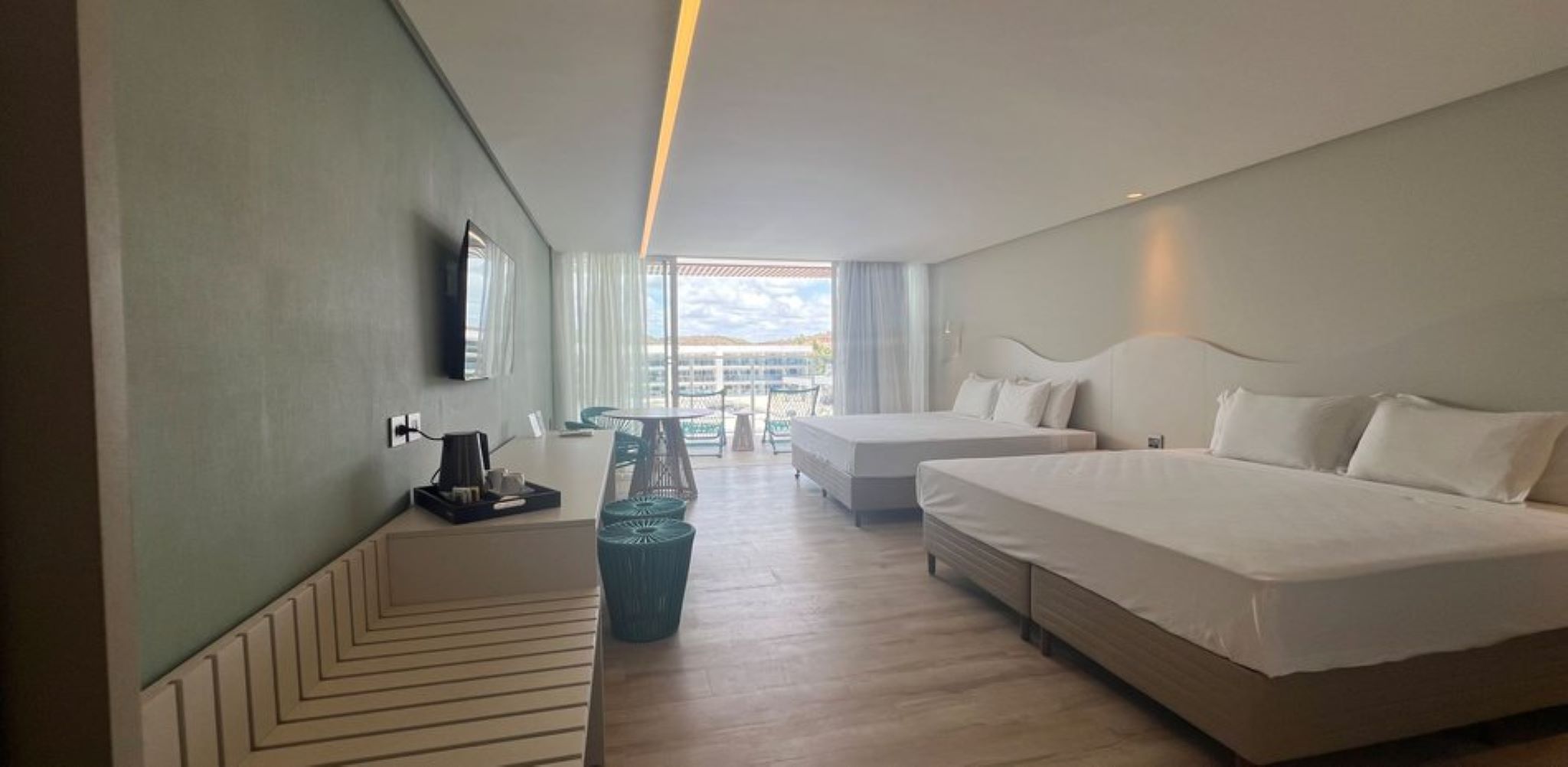 Deluxe, Single, 2 King Beds