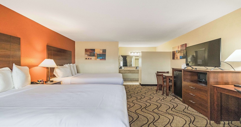 غرفة قياسية بسريرين كوين بمطبخ، Best Western Roseville Inn 2/4