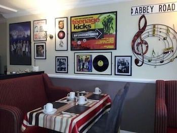 Abbey Bed and Breakfast 29/31