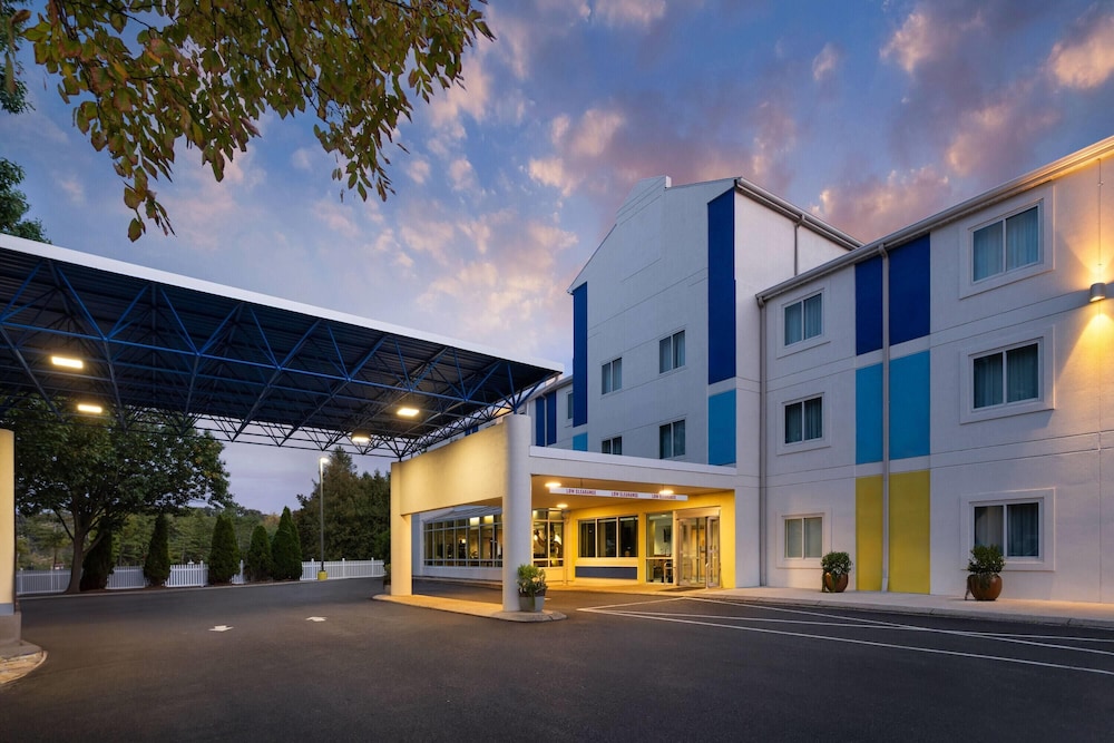 Days Inn by Wyndham Penn State 4/50